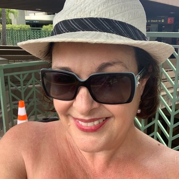 Meet your Posher, Marisa - Picture 3 of 7